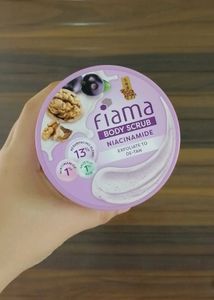 Fiama Body Scrub Niacinamide - Exfoliate to De-Tan