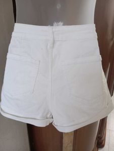 Chic White Denim Shorts