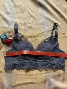 Like New No Sing Of Wear Fancy Bra