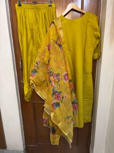 🆕Mustard Embroidered Kurta Set with Pant