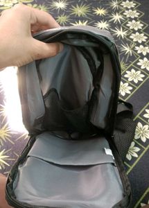 Waterproof Anti-Theft USB Backpack – Like New | Se