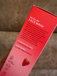 Dot &amp; Key Strawberry Dew Micellar Face Wash