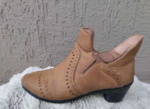 El Paso Women's Tan Ankle Boots