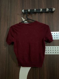 H&amp;M Maroon Short Sleeve Cropped Top