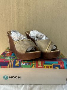 mochi Golden wedges footwear
