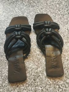 Zara Black Knotted Flat Sandals