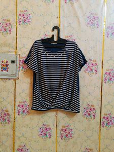 🇳🇿💫🎀Chic Striped Embellished Top