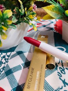 MyGlamm Perfect Curves Matte Lip Crayon-Siren (Red