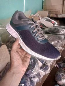 NEW NO USED SPORTS SHOES FOR MEN.