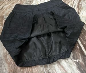 Chic Black Textured Mini Skirt