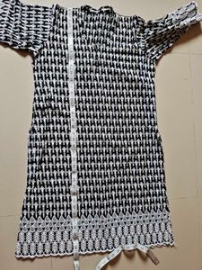 Chic Black &amp; White Embroidered Tunic
