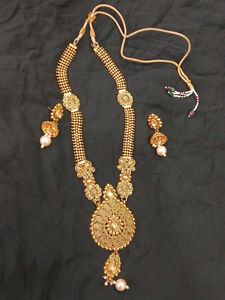Elegant Gold Tone Necklace &amp; Earring Set