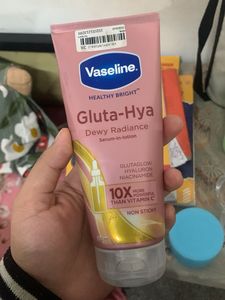 Vaseline Gluta-Hya Dewy Radiance Serum-in-Lotion