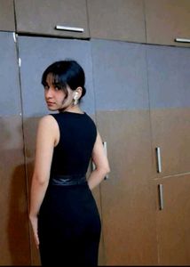 Chic Black Sleeveless Sheath Dress with Belt
