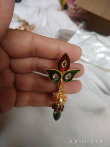 very beautiful pendant necklace set with earrings