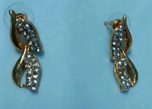 sukkhi alloy plated gold necklace set