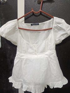 Chic White Peplum Top with Puff Sleeves