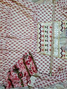 Beautiful white &amp; Pink Floral Print Kurta
