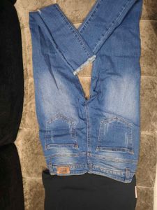 Stylish Ripped Jeans &amp; Crop Top Set