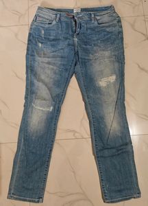 Lee Cooper Blue Jeans For Funky Look