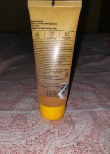 Nykaa Naturals Saffron &amp; Honey Face Wash