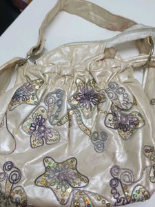 Unique embroidered hand bag 1+1 free!