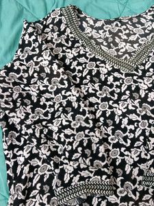 Black &amp; White Floral Print Kurta