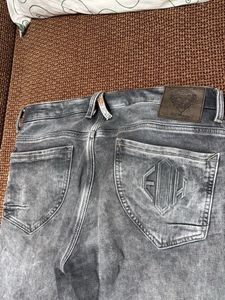 Stylish Men's Grey Washed Jeans 32 inches