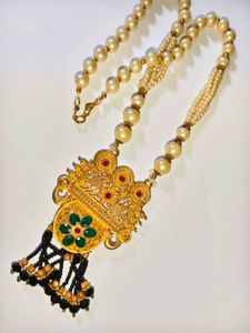 Exquisite Pearl &amp; Gold Pendant Necklace