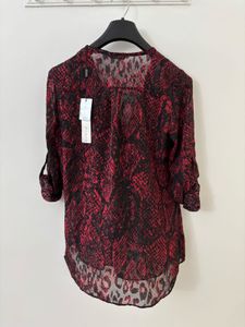 Red &amp; Black Snake Print Zipper Blouse