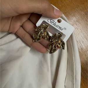 Elegant Gold Tone Leaf Earrings