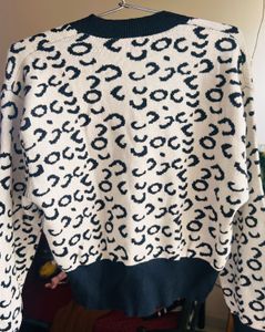 Lightweight Monochrome Leopard Top (Cropped Fit)
