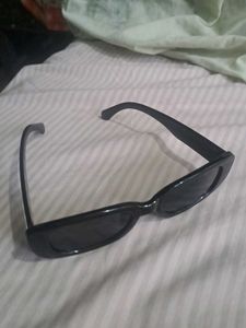 Chic Black Rectangle Sunglasses