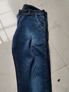 Comfy stretchable jeans in good condition