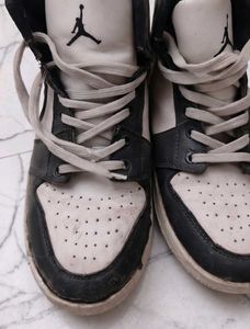 Air Jordan 1 Retro High olive sneaker