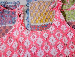 Vibrant Pink &amp; White printed kurti 🩷