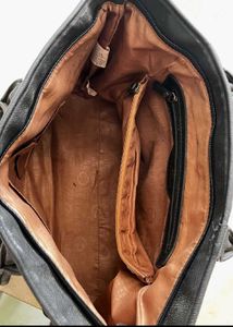 Caprese original leather black tote in perfect con