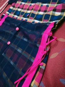 Women Kurthi In Checks Model Size -L💙💓