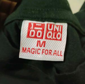 Uniqlo tee