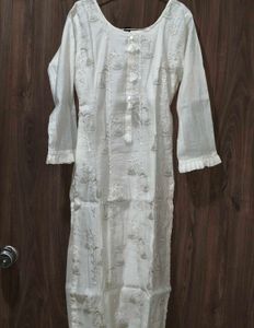 Elegant White Embroidered Kurta