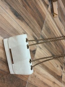 a white bag for carry everywhere
