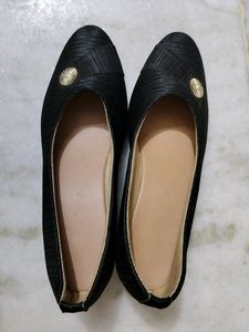 Black Ballet Flats