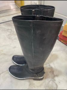 Classic Black Knee-High Leather Boots