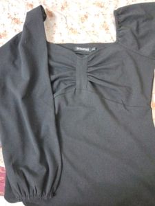 Size Is Large And Black In Colour . It's A Pretty Dress