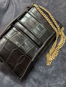 Croc Embossed Sling🐊