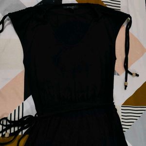 Elegant Black Dress with Tie Waist