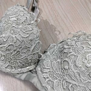 Vera Wang Luxurious Lace Bra