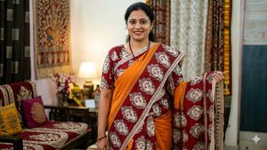 GentlyUsed UniqueKalamkariPrint Saree+Stiched