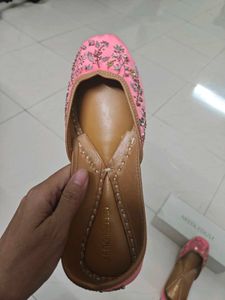 Pink Embroidered Juttis