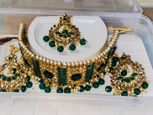 Stunning Emerald &amp; Pearl Jewellery Set
